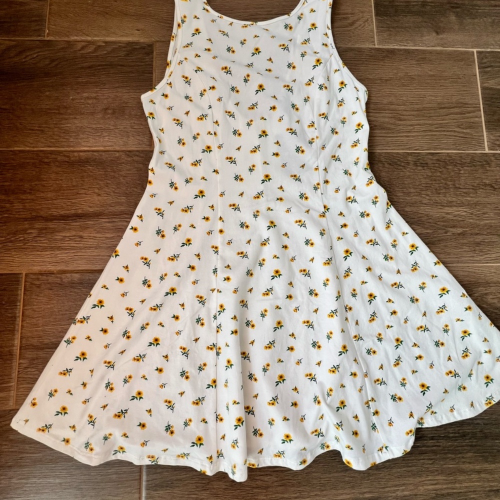 Dress - Picture 2 of 3